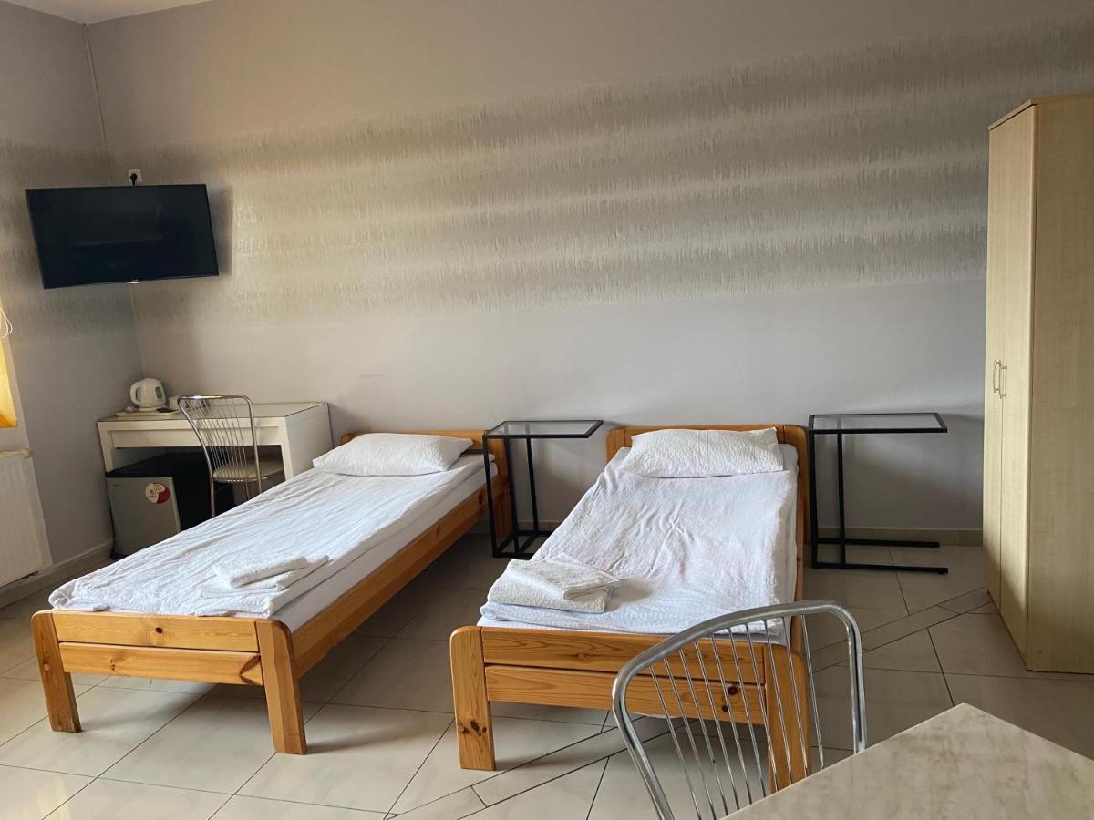 Zolta Walizka Gosciniec Hotel Podrzewie Bagian luar foto