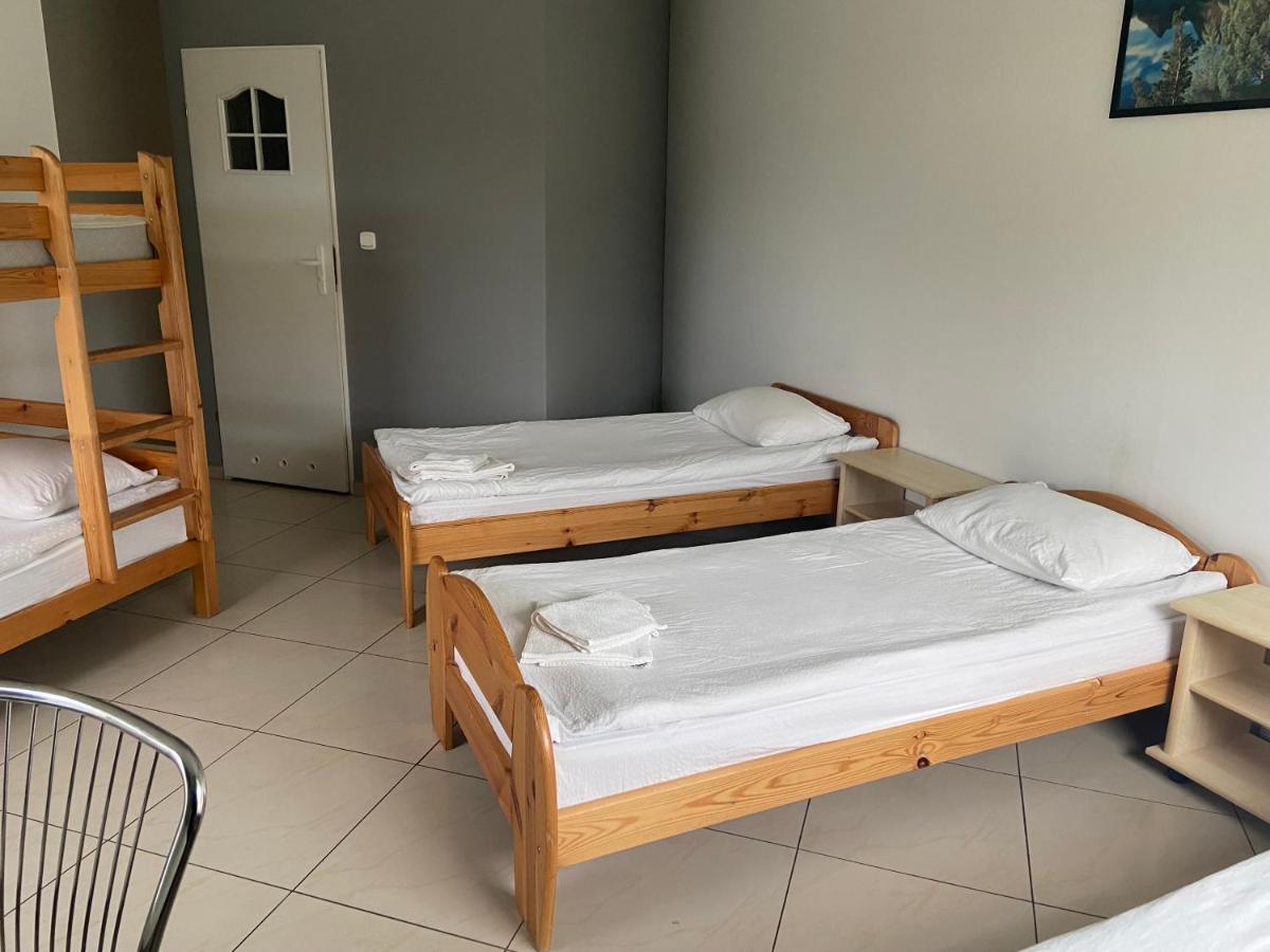 Zolta Walizka Gosciniec Hotel Podrzewie Bagian luar foto