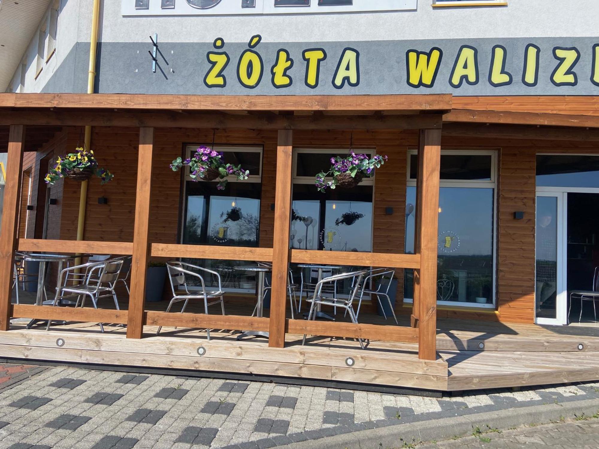 Zolta Walizka Gosciniec Hotel Podrzewie Bagian luar foto